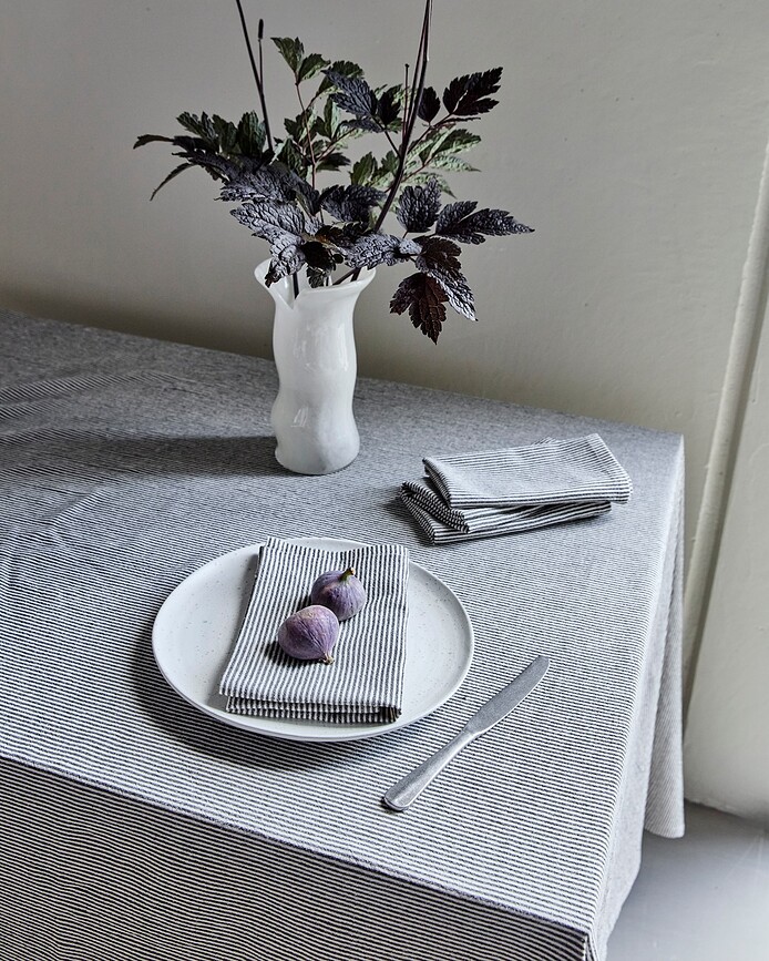 HDBlock Serviettes de table à rayures, noires, 40 x 40 cm, Lot de 4