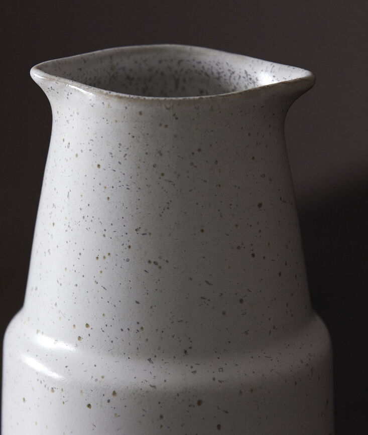 Jarra Pion, gris y blanca