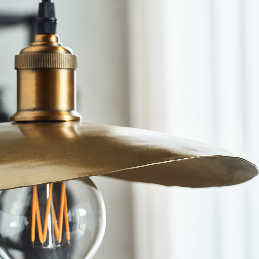 Pantalla de latón antiguo Hatt, 30 cm