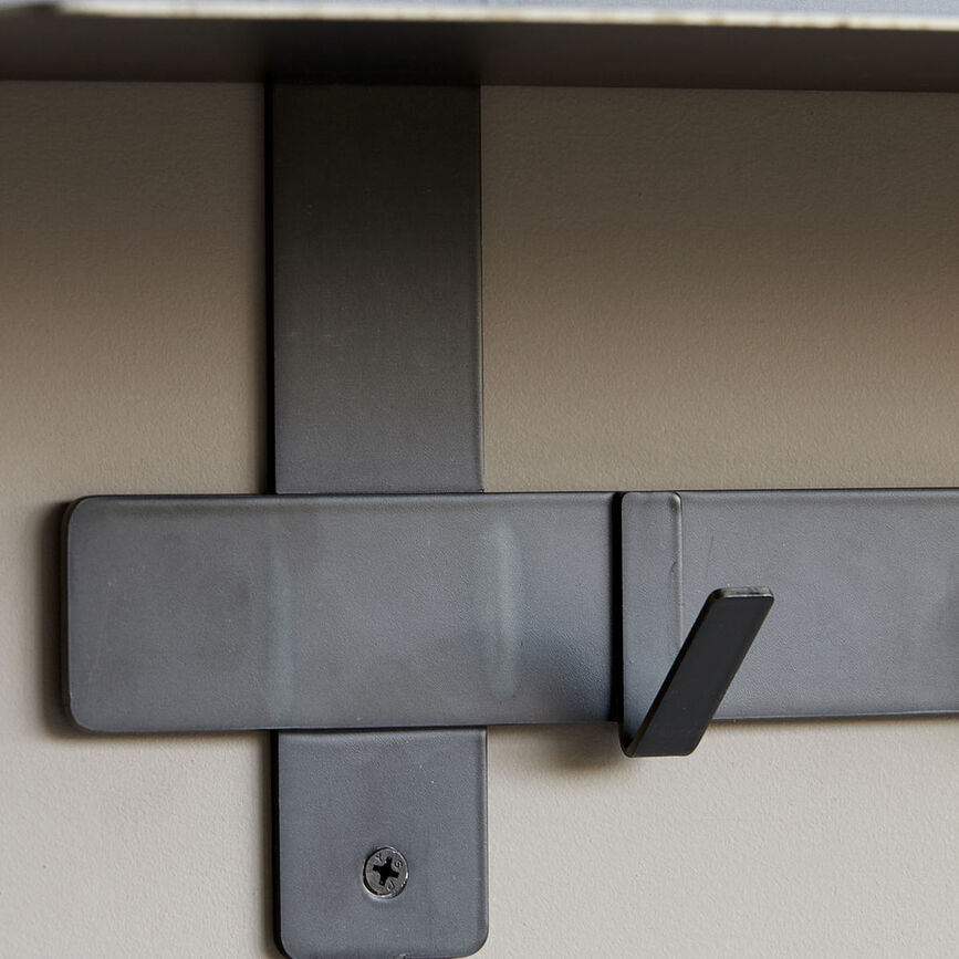 Perchero de pared con estante de acero Tag