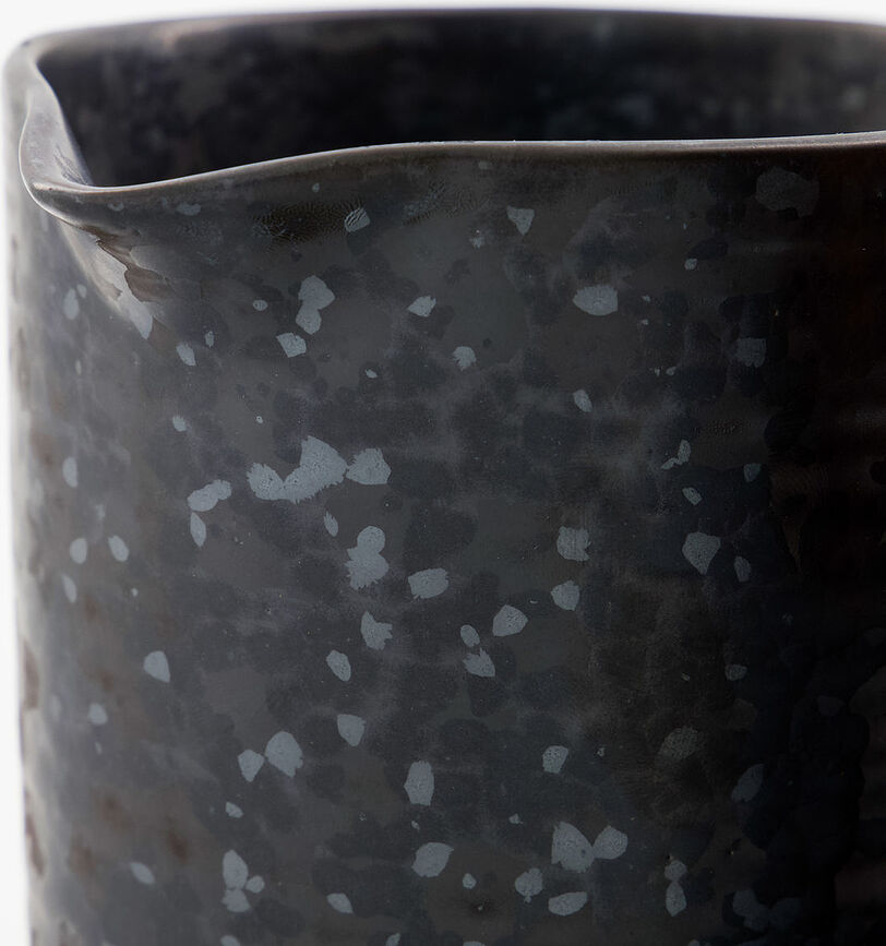 Pion Κανάτα, γκρι-λευκή