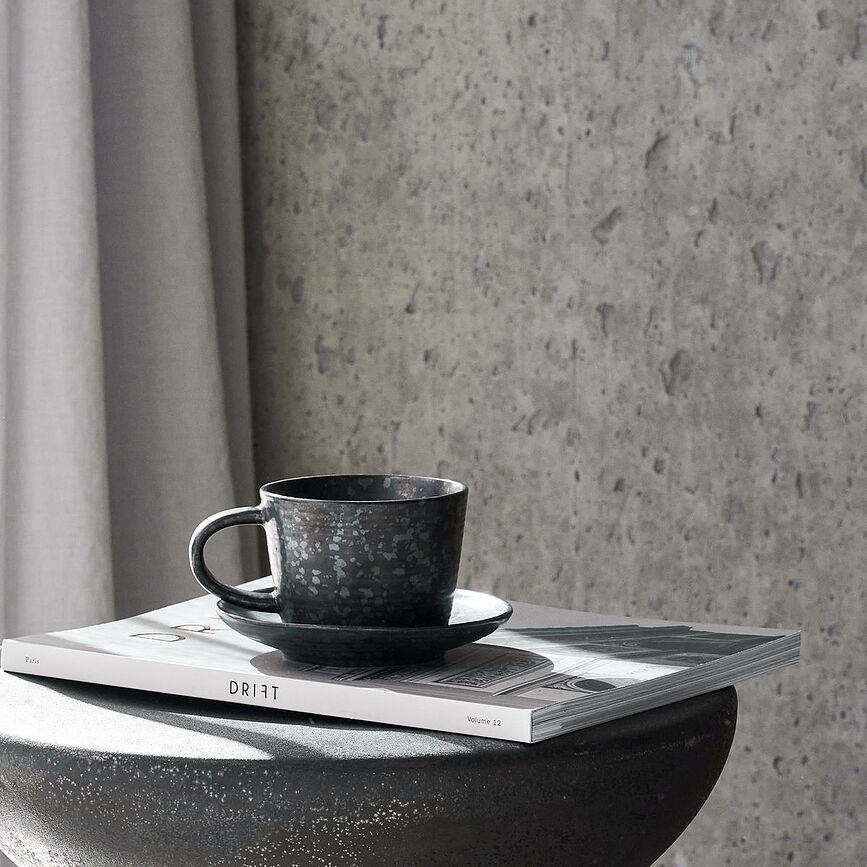 Taza con platillo Pion, negra y marrón