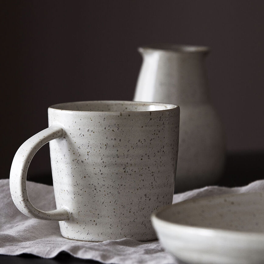 Taza Pion, gris y blanco