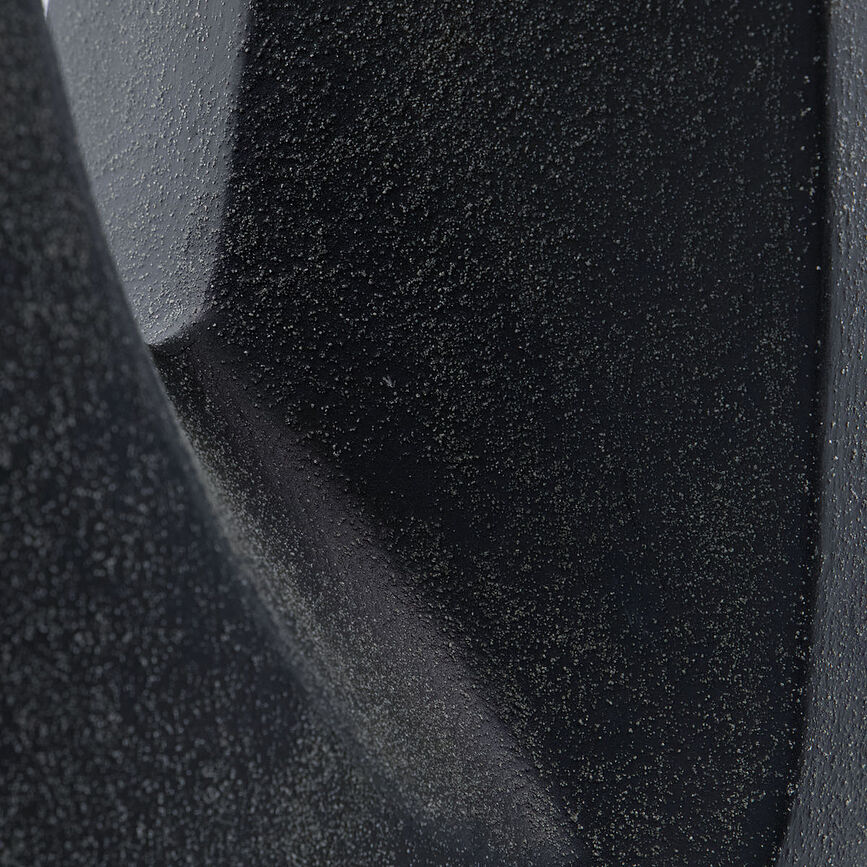 Tone Dekoracija crna