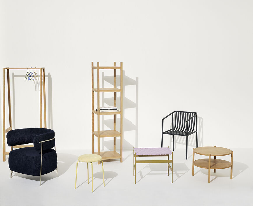 Apply Obešalnik, črn