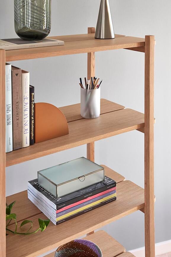 Bookend metal