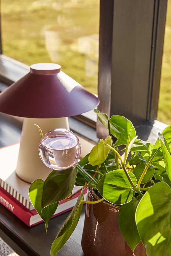 Chipper Stolna Lampa bijela bordo