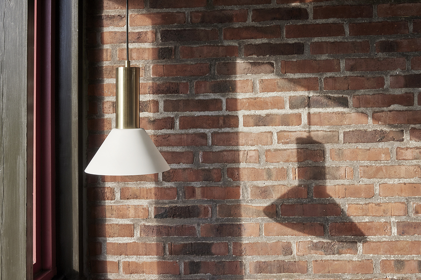 Contrast Suspension, laiton