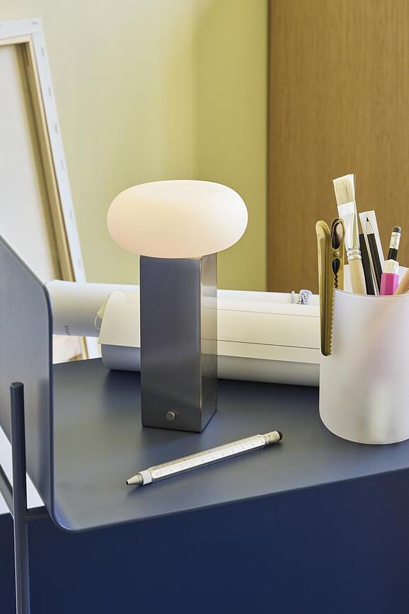 Lámpara de Mesa inalámbrica Low, plateada