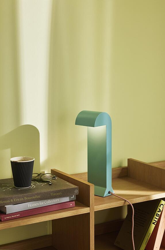 Lámpara de mesa Soothe, gris claro