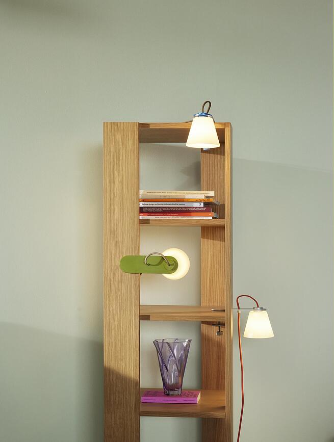 Lámpara de pared Lure, azul, con pinza de sujeción para escritorio