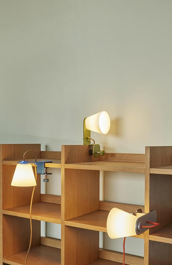 Lámpara de pared Lure, azul, con pinza de sujeción para escritorio