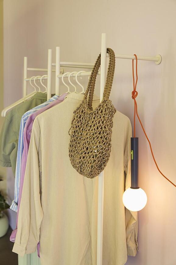 Noble Portemanteau sur pied, gris clair