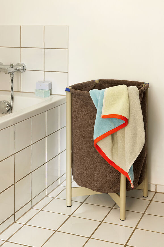 Pod Panier à Linge, brun