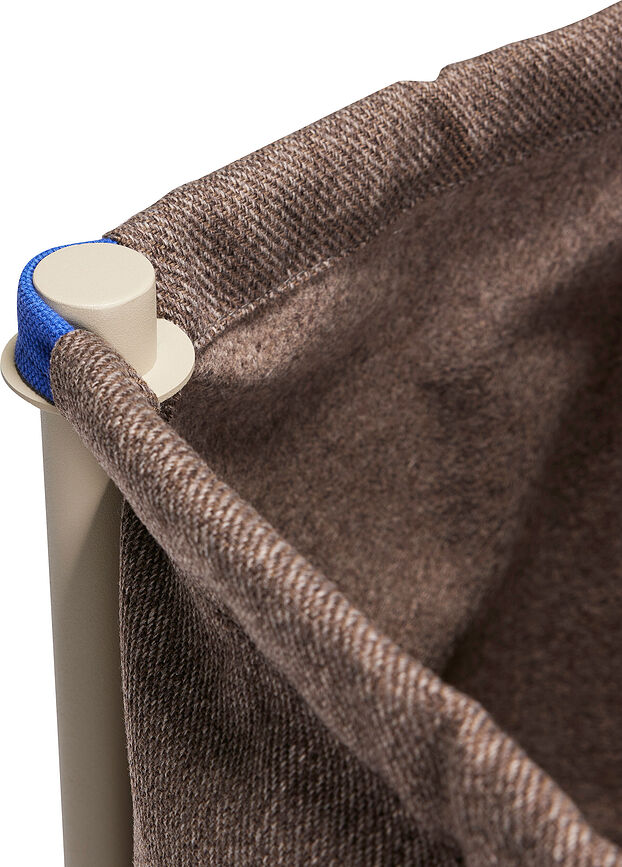 Pod Panier à Linge, brun