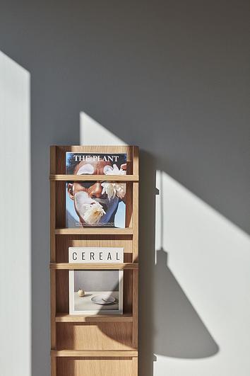 Półka na czasopisma Hübsch z drewna dębowego