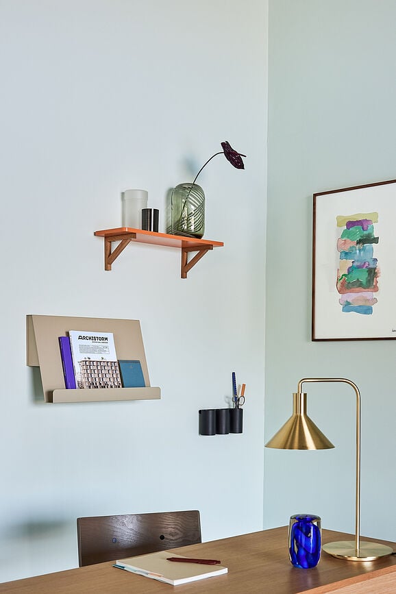 Revistero de pared Slope, color arena