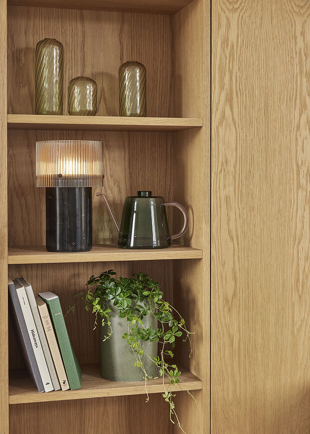 Revolve Namizna Svetilka, črna