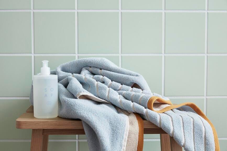 Toalla Hübsch, 70 x 140 cm, verde y rosa