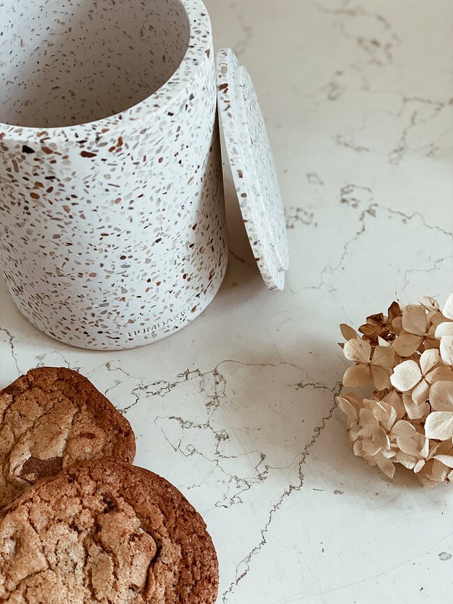 Humdakin Bologna Terrazzo Posoda za shranjevanje s pokrovom, bež