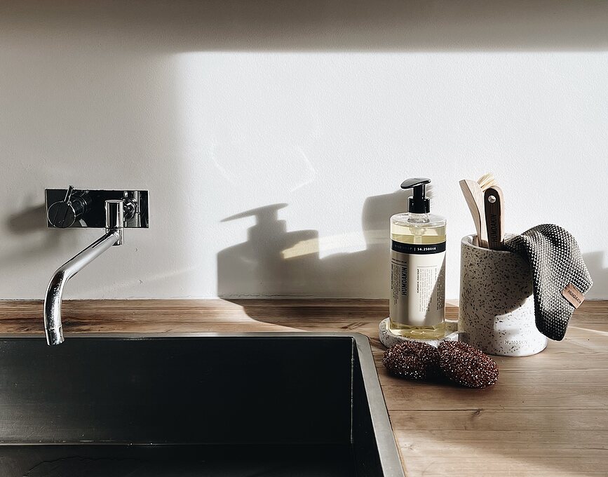 Humdakin Terrazzo Organizator za pomivalno korito, velik, bež