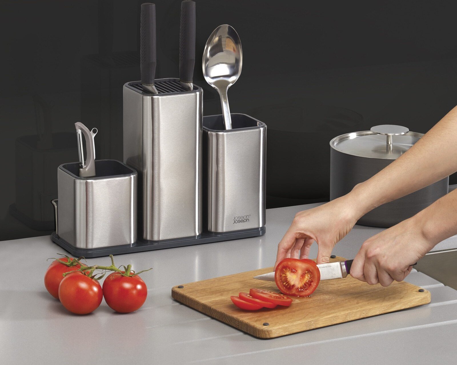 100 Collection Kitchen containers and knife block with cutting board 4 el.