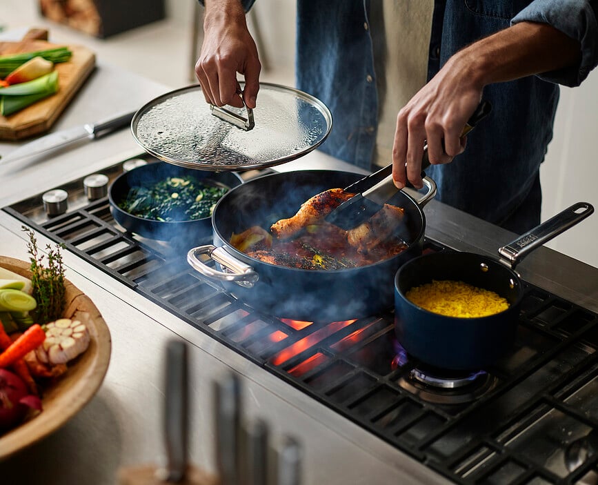 Cazo con mango plegable Space, 19 cm, azul, con tapa