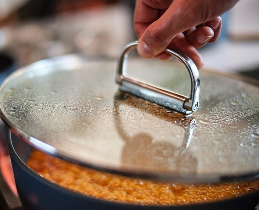 Cazuela baja Space, 28 cm, azul, con asas plegables y tapa