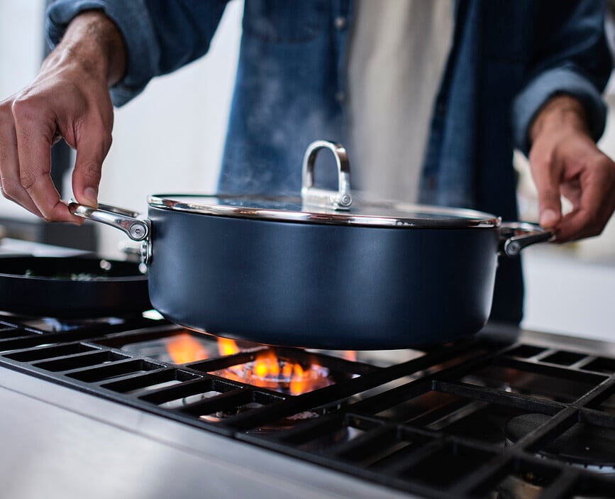 Cazuela baja Space, 28 cm, azul, con asas plegables y tapa