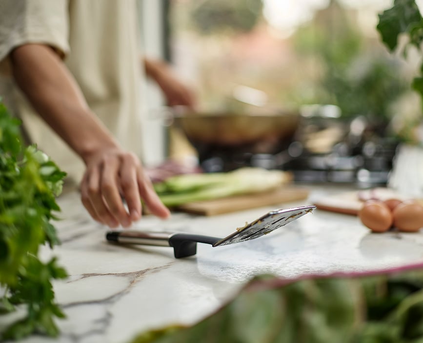 Elevate Kuhinjski Pribor sa stalkom crno-srebrni 6 kom.