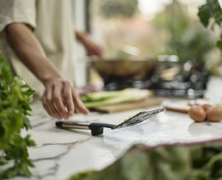 Elevate Set d'Ustensiles de Cuisine sur support, noir et argent, Set 6 pièces