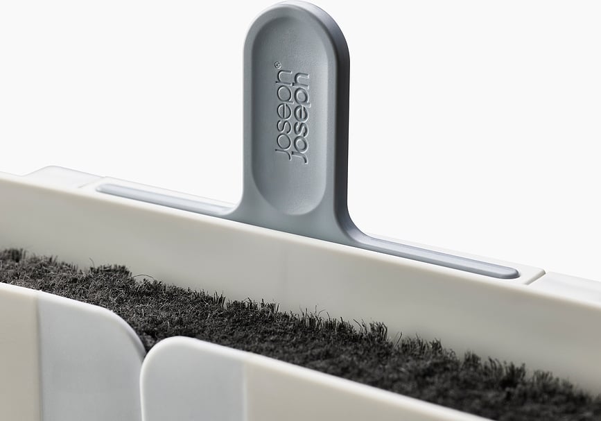 Escoba con soporte de pared CleanStore