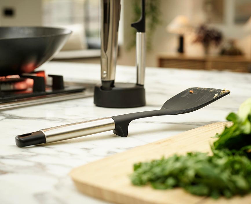 Juego de Utensilios de Cocina con soporte Elevate, negro y plateado, Set de 4 piezas