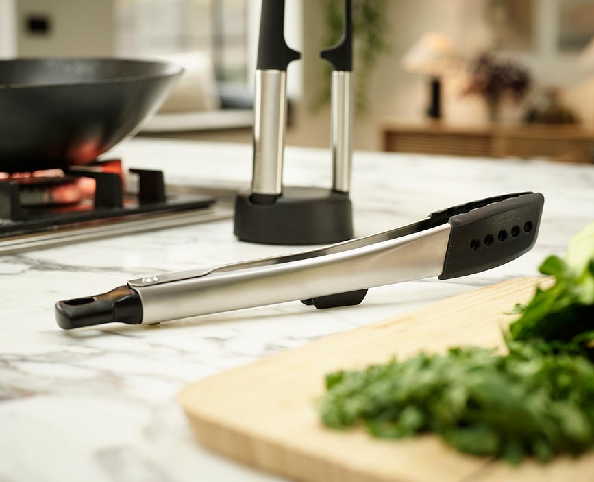 Juego de Utensilios de Cocina con soporte Elevate, negro y plateado, Set de 4 piezas