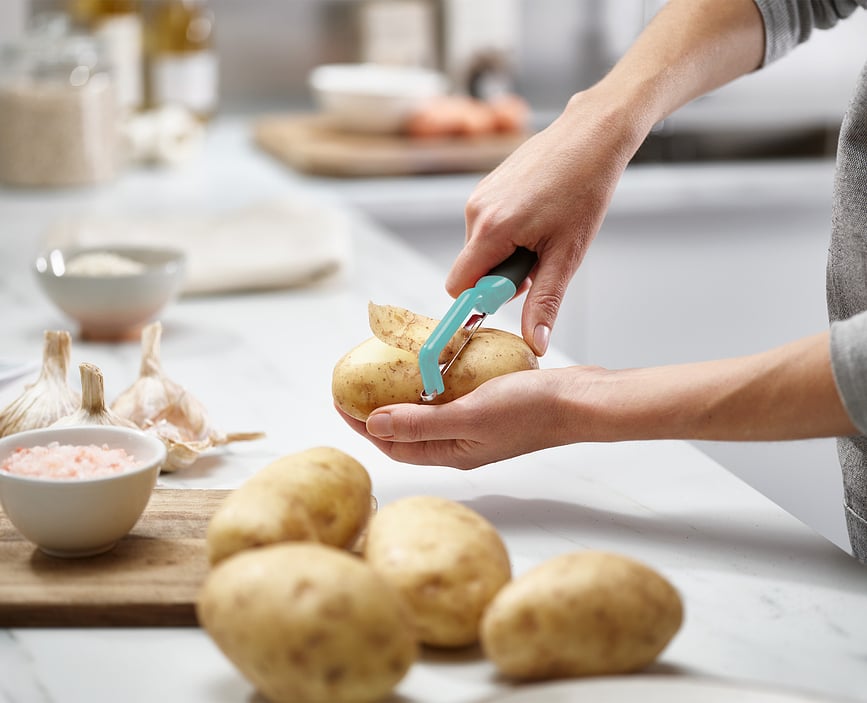 Pelador giratorio Duo, negro y azul