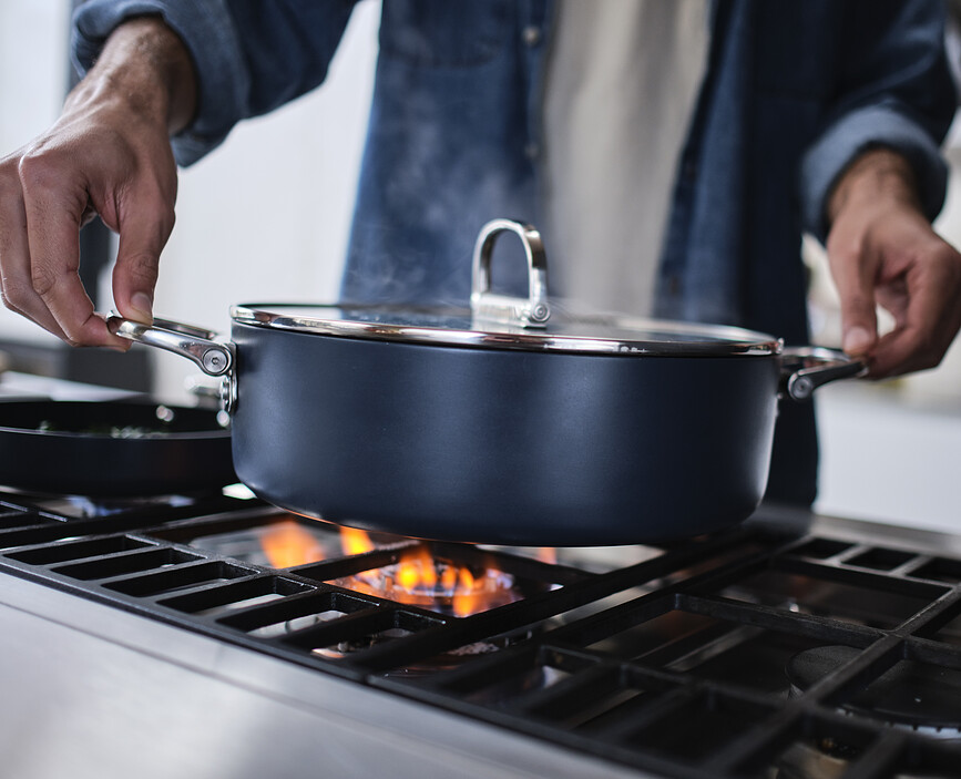 Space Κατσαρόλα χαμηλή με πτυσσόμενες λαβές και καπάκι, 28 εκ., μπλε