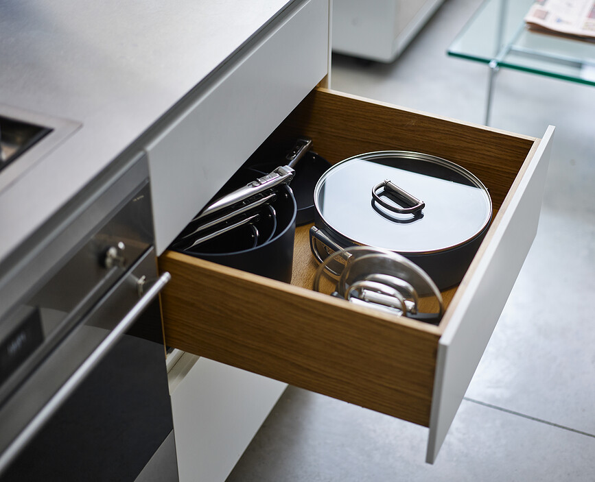 Space Nizek lonec, 28 cm, moder, z zložljivimi ročaji in pokrovom