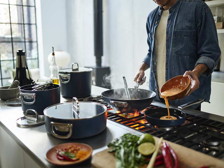Space Tava sa sklopivom ručkom 24 cm plava