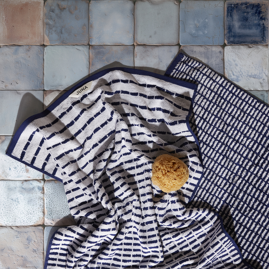 Nuance Πετσέτα, 70 x 140 cm, σκούρο μπλε-λευκή