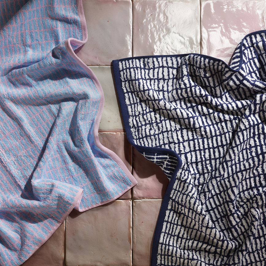 Nuance Πετσέτα, 70 x 140 cm, σκούρο μπλε-λευκή