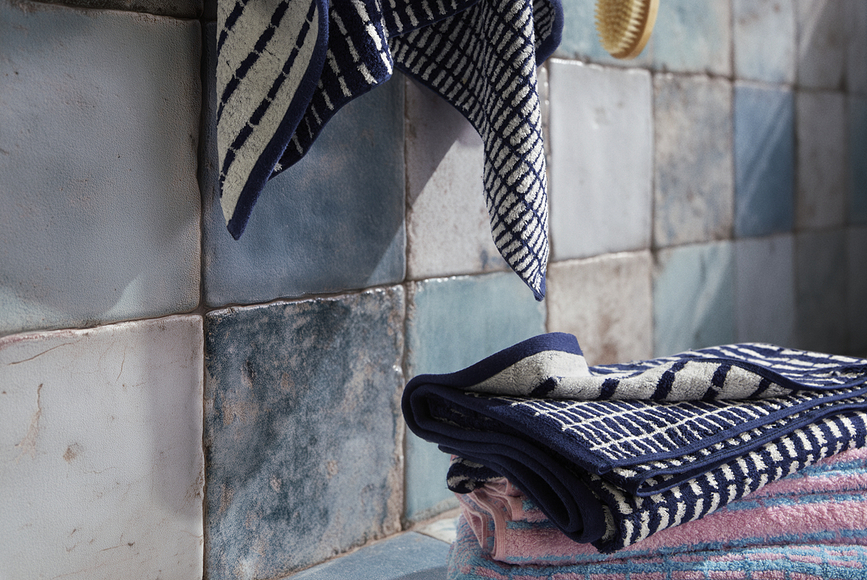 Toalla Nuance, 70 x 140 cm, azul marino y blanco