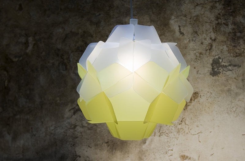 Lámpara Berga, negra y opalina