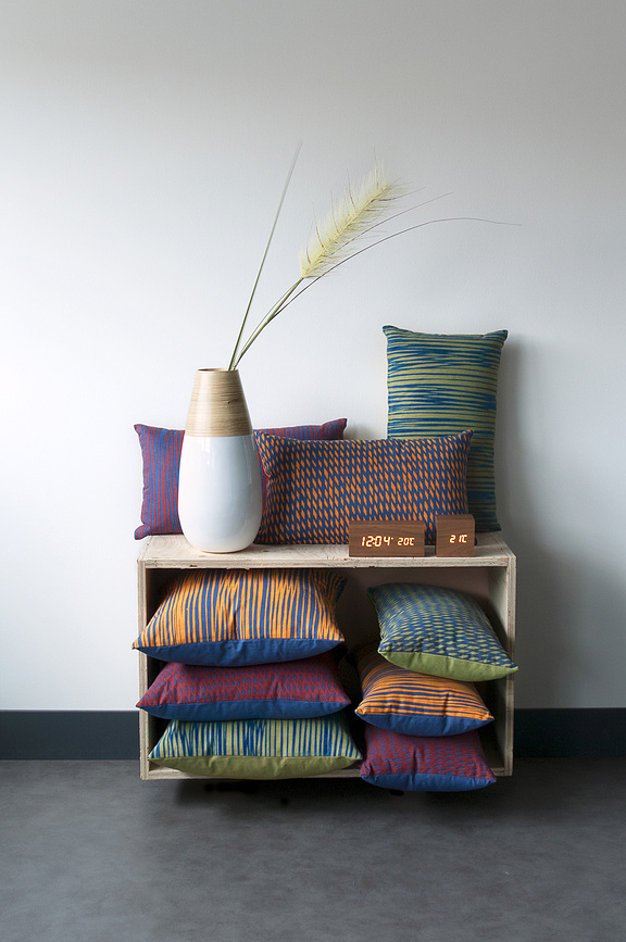 Mini Cube Budilka LED, temen les