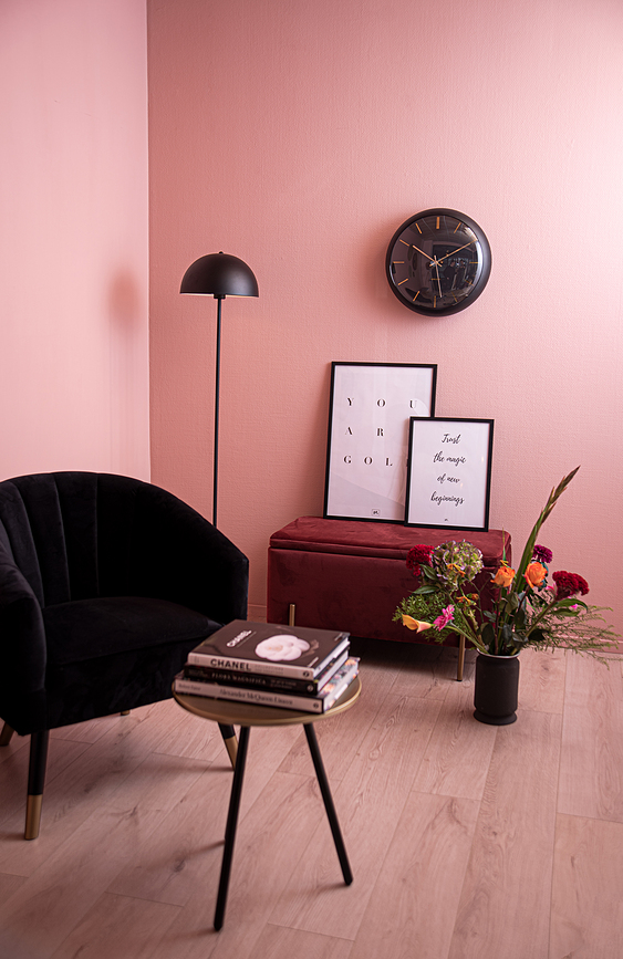 Globe Ura stenska, bela