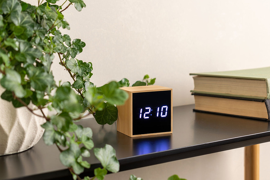 Mini Cube Réveil LED, en bois de bambou