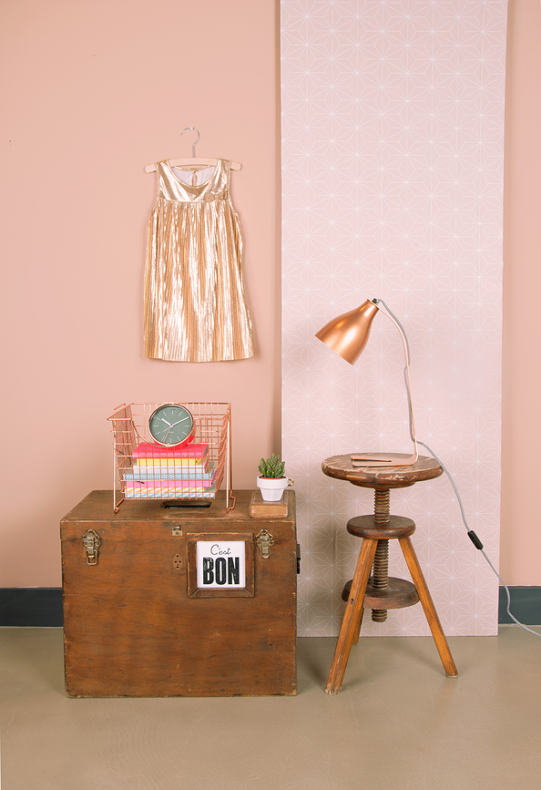 Minimal Budilica bakrena bijela