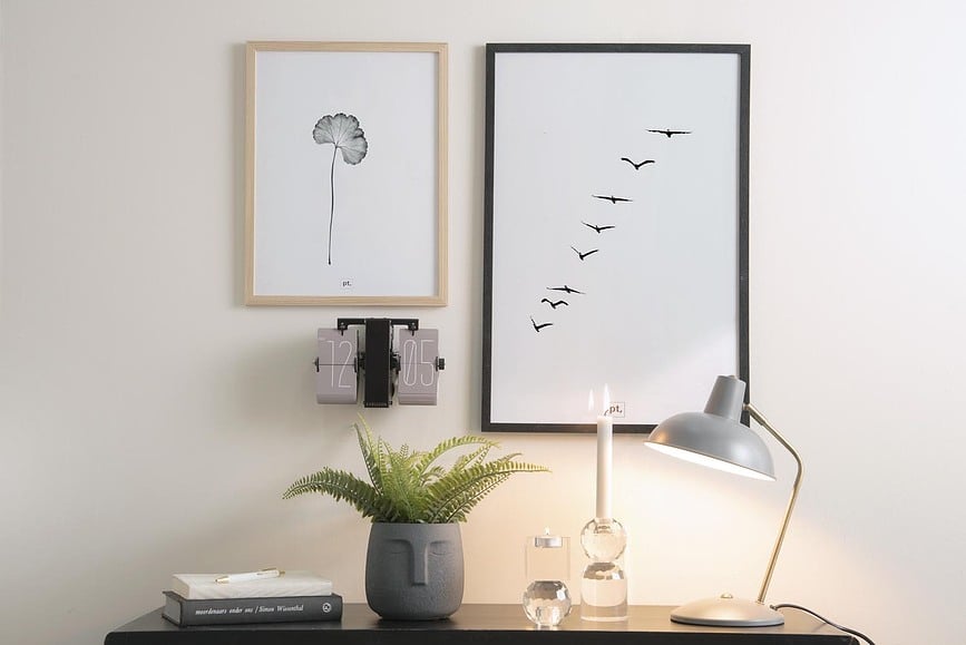 No Case Mini Preklopni Sat bijeli na kromiranom stalku