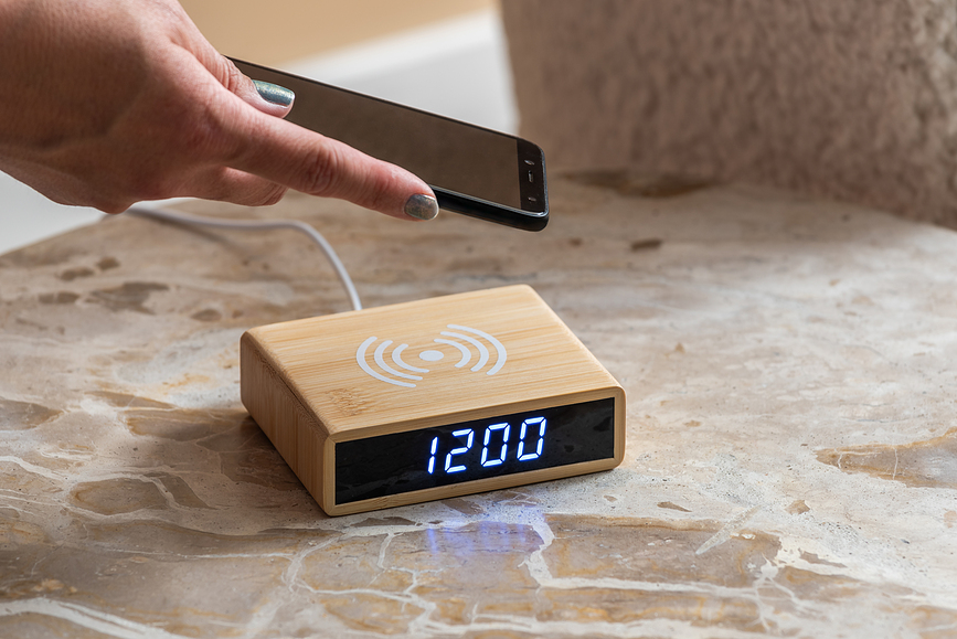 Réveil LED avec chargeur à induction, plat, en bambou