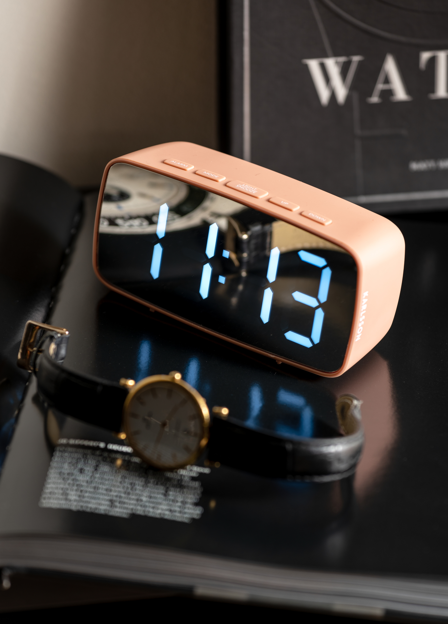 Led watch online mirror