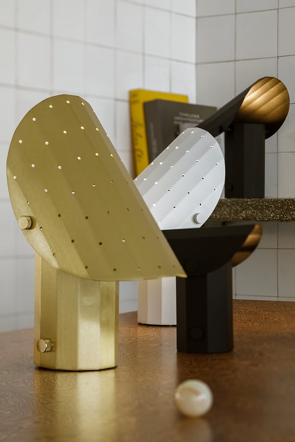 Apolin Stolna Lampa s perforiranim sjenilom 30 cm bijela